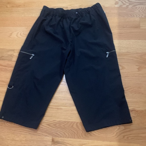 Chico’s zenergy by Chico’s Black elastic waist cargo capris pants Sz XL - Picture 6 of 8
